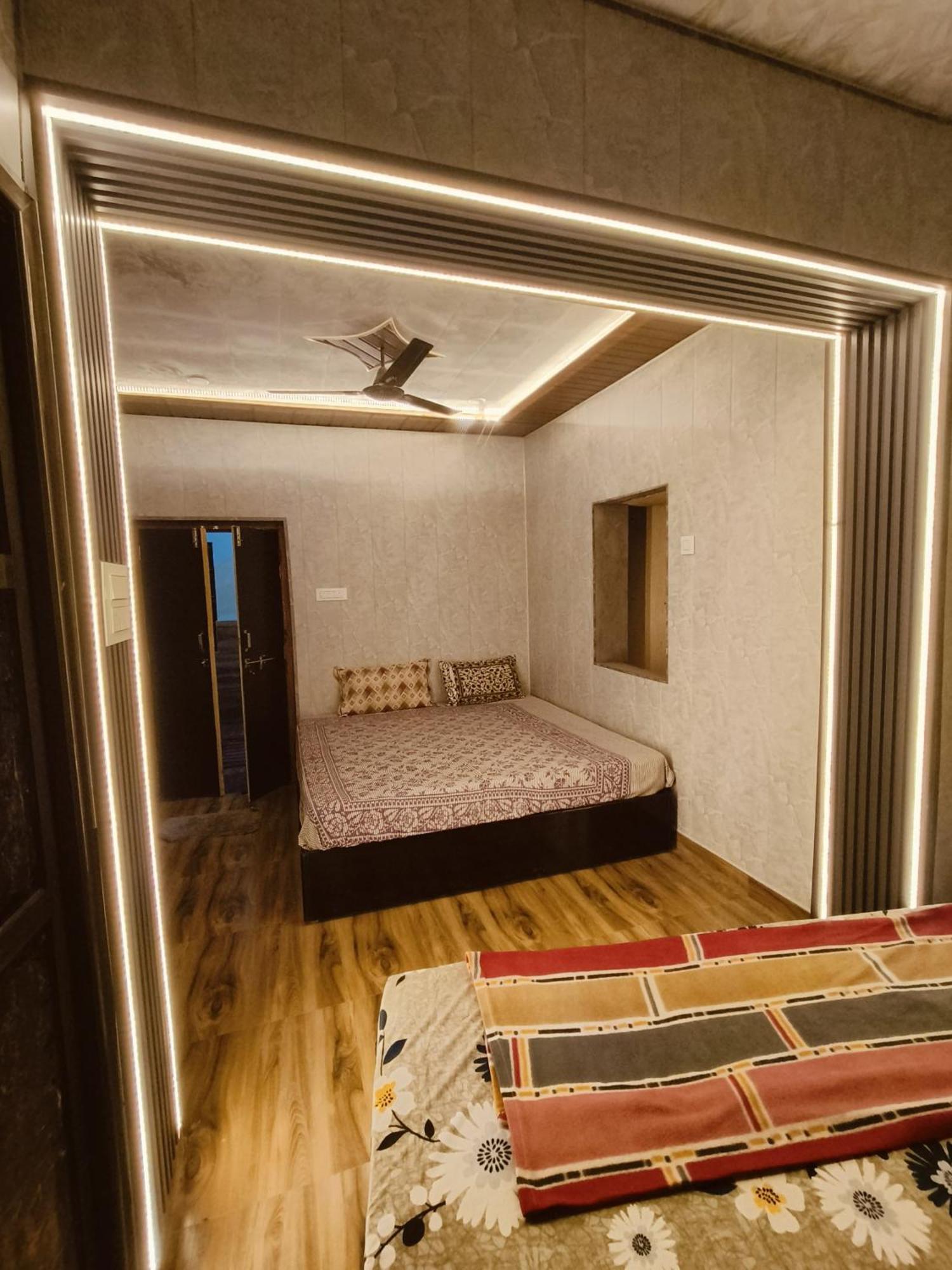Namo Guest House Only For Indians Varanasi Exteriör bild